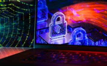 Łączyć czy nie łączyć: Twój przewodnik po VPN i innych pakietach cyberbezpieczeństwa