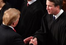 Верховний Суд Готовий Вирішити Долю Голосування щодо Пошти у Партійній Боротьбі