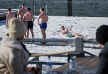 Соціальні мережі та зниження благополуччя молоді на Заході