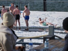 Соціальні мережі та зниження благополуччя молоді на Заході