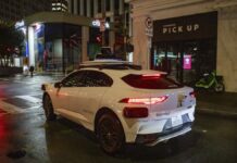 Waymo Terjebak Dalam Kemacetan 4 Juli