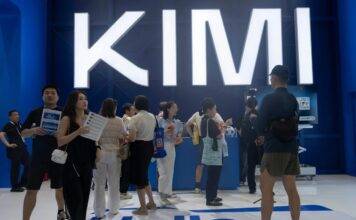L’essor de Kimi AI et les accusations de vol de technologie portées par les conseillers de Trump